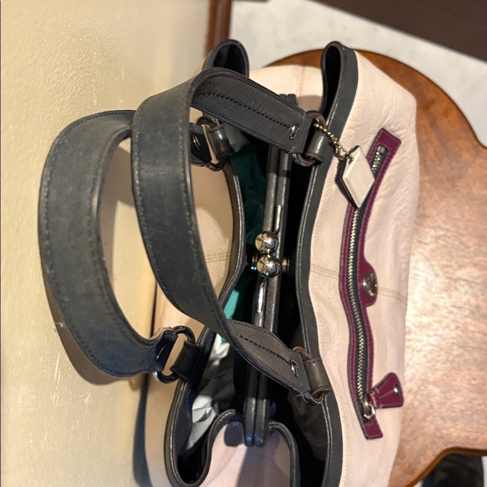 Coach  2085  Laura Spectator shoulder bag  leather pink/charcoal kisslock  3 com - Picture 5 of 16